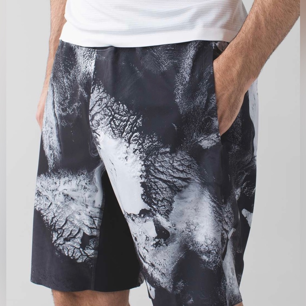 Lululemon Assert Short 9"